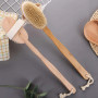 Brosse pour le dos en bois avec manche